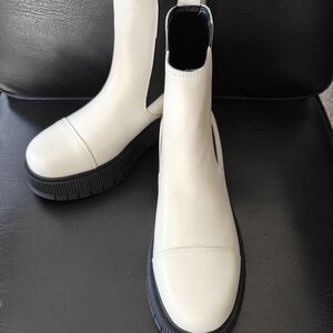 Elegant Cream Chelsea Boots